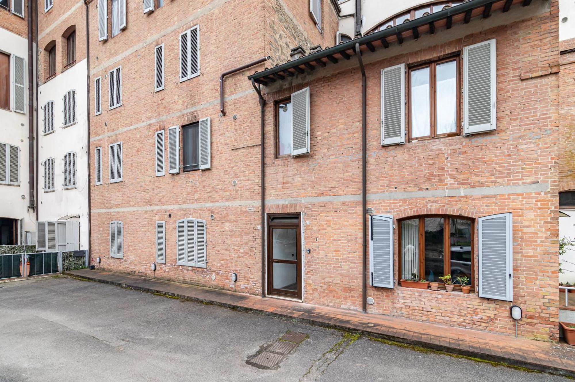 Into The Blu Apartment With Private Parking! Siena Exterior photo